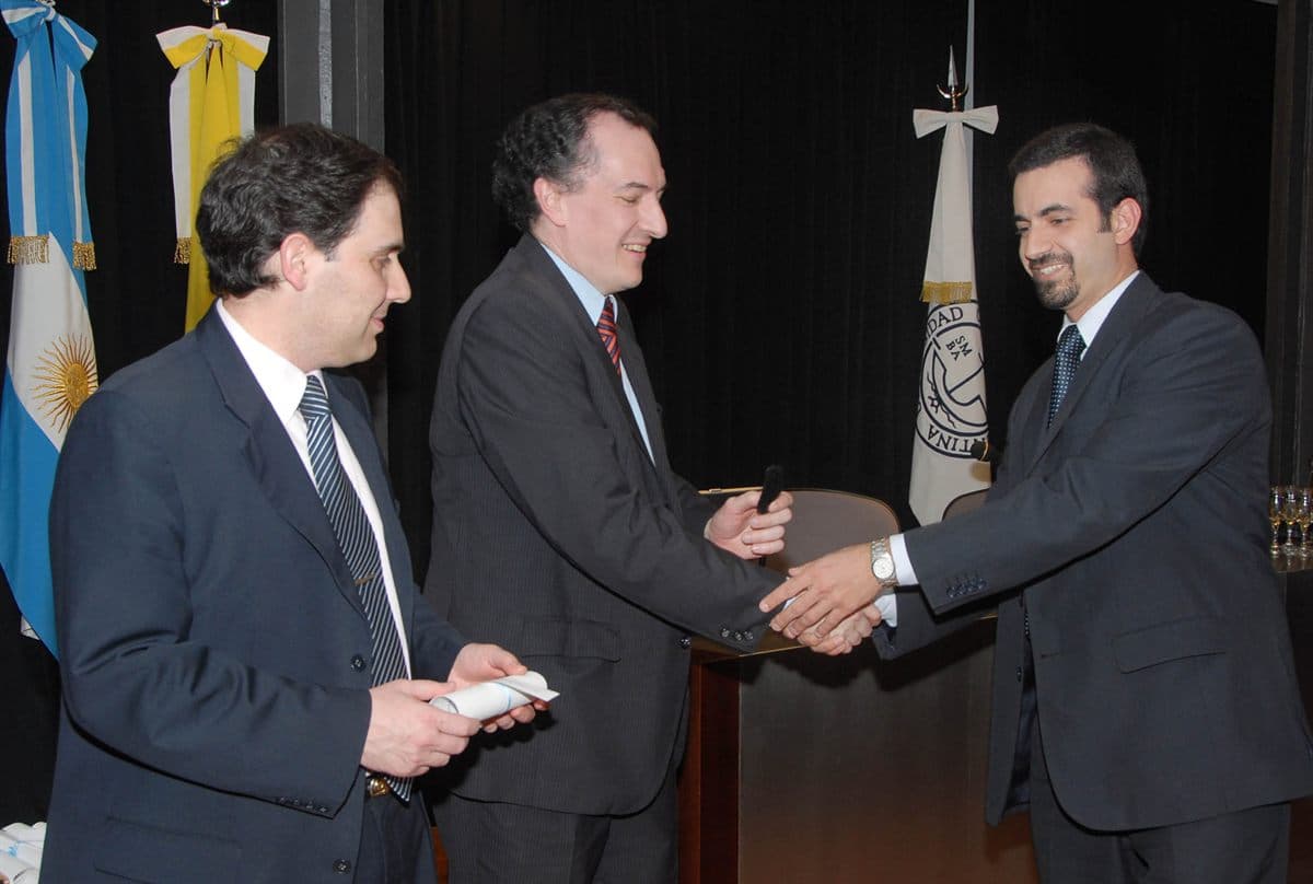 Reconocimiento institucional, entrega de diploma
